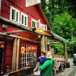 Chris Taylor and LittleMan at Copper Creek Inn