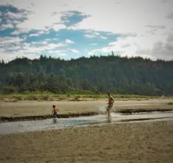 Chris Taylor and LittleMan playing in Salt Creek 2