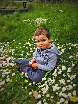 LittleMan in Daisies