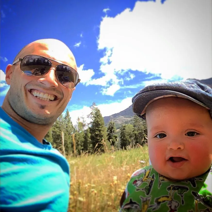 Rob Taylor and TinyMan picnic in field Yellowstone 1