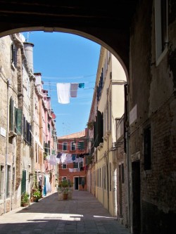 Backstreet of Venice with Laundry 1