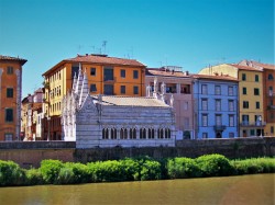 Arno River in Pisa 2