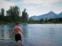 Chris Taylor Swimming in Wenatchee River Leavenworth WA 2traveldads.com