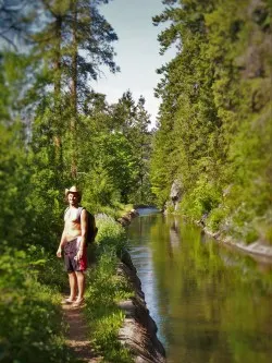 Rob Taylor hiking along Mountain Home Canal Leavenworth WA 1