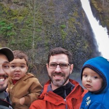 Taylor-Family-at-Horsetail-Falls-in-the-Columbia-Gorge-Oregon-225x225.jpg