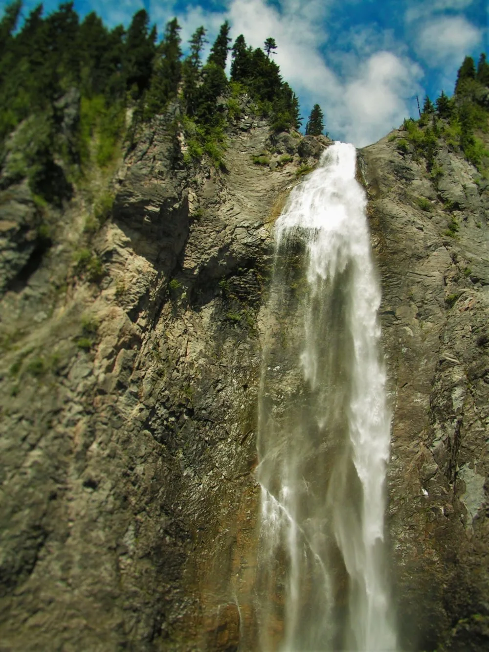 Comet Falls in Mt Rainier National Park 2traveldads.com