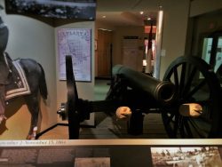 History displays with cannon at Kennesaw Mountain National Battlefield 3