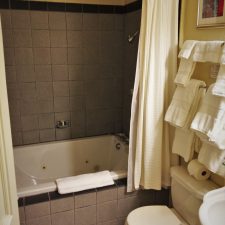 Jetted-tub-in-bathroom-at-Carter-House-Inn-Eureka-1-225x225.jpg