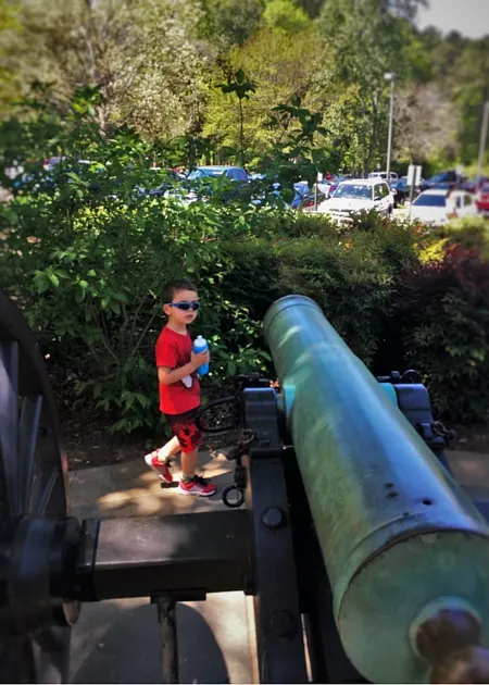 LittleMan at Kennesaw Mountain National Battlefield with cannon 2traveldads.com