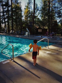 LittleMan-at-swimming-pool-at-Evergreen-Lodge-at-Yosemite-National-Park-1-250x333.jpg