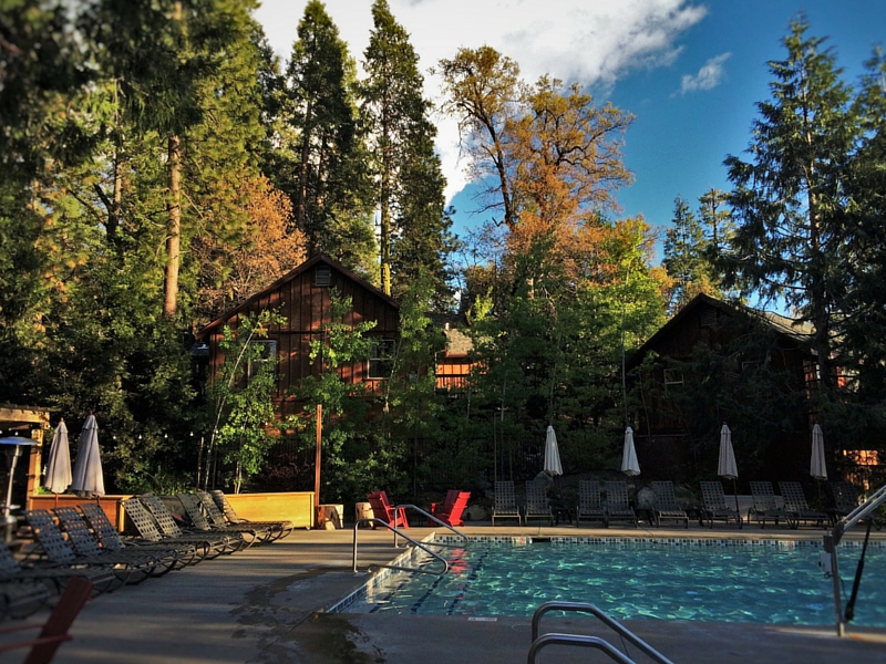 Pool-area-at-Evergreen-Lodge-at-Yosemite-2traveldads.com_.jpg