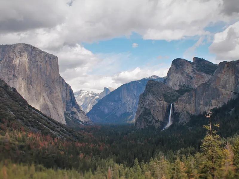 Yosemite Valley from Tunnel View in Yosemite National Park 2traveldads.com