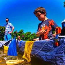 Chris-Taylor-and-Kids-building-boats-at-Anacortes-Waterfront-Festival