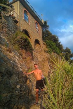 Chris Taylor hiking in Cinque Terre Italy 1e