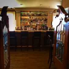Hotel Bar at Majestic Inn Anacortes beveled glass 2e