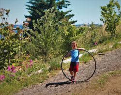 LittleMan and Hula Hoop at AniChe Cellars Underwood Columbia River Gorge 2