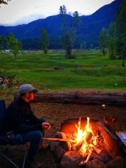 Chris Taylor campfire at Cle Elum River Campground 1