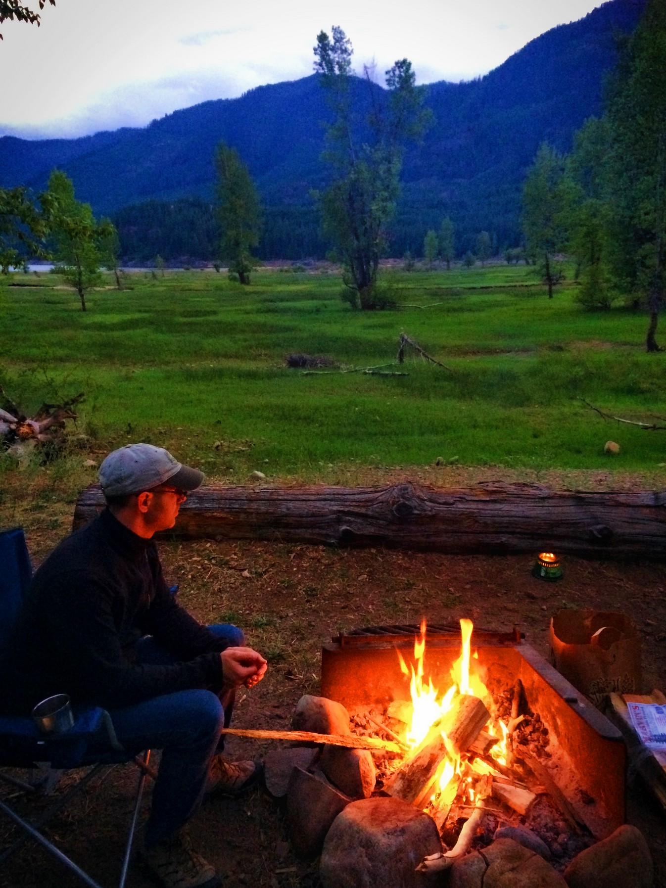 Chris Taylor campfire at Cle Elum River Campground 1 - 2 Travel Dads