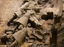 broken-pieces-at-terracotta-warriors-xian-china-1