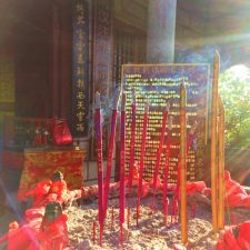burning-incense-at-buddhist-temple-at-huashan-2