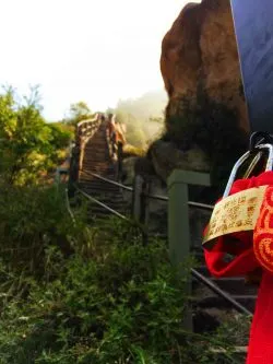 chinese-lock-on-chain-huashan-national-park-2