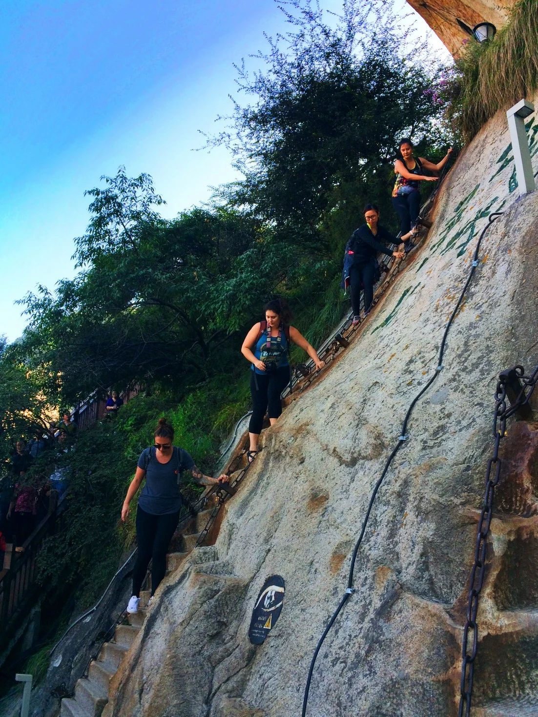 friends-doing-death-plank-hike-at-huashan-national-park-1