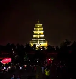 giant-wild-goose-pagoda-at-night-2