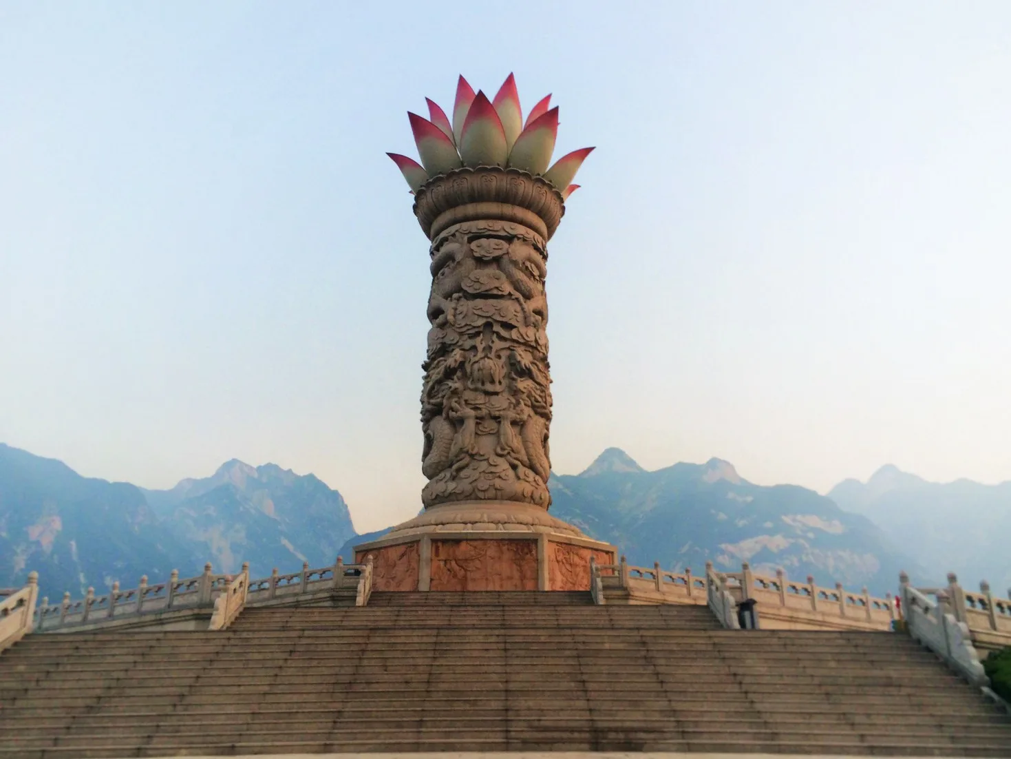lotus-tower-at-huashan-national-park-1