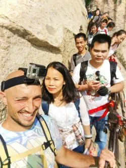 rob-taylor-hiking-at-death-plank-hike-huashan-national-park-1