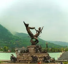 sculpture-and-misty-mountains-xian-1