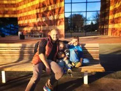 Rob Taylor and Kids outside Tennessee Aquarium 1