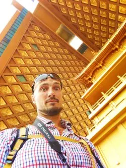 Rob Taylor in top of Hegashi Dagoba Famen Temple 2