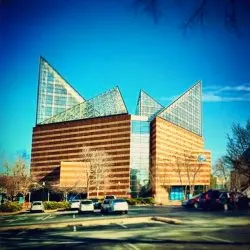 Tennessee Aquarium exterior 2