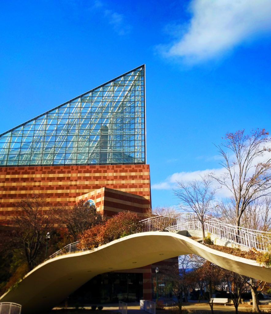 Tennessee Aquarium Exterior 1 2 Travel Dads