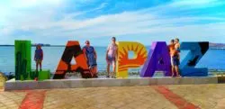 Taylor Family at La Paz VisitMexico sign 1