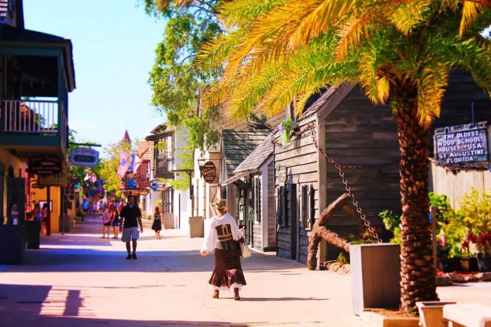 Pirate lady on St George Street Downtown St Augustine 1