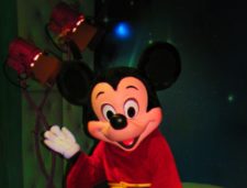 Apprentice-Mickey-Mouse-Toontown-Disneyland-1-225x171.jpg