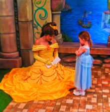 Belle-at-Fantasy-Faire-Fantasyland-Disneyland-1-221x225.jpg