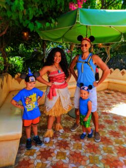 Taylor-Family-meeting-Moana-in-Adventureland-Disneyland-4-250x333.jpg