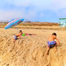 Taylor family playing at Manhattan Beach Los Angeles 3