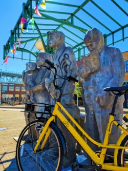 Ofo Bicycle at Waiting for the Interurban sculpture Fremont Seattle 2