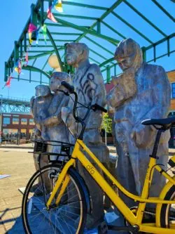 Ofo Bicycle at Waiting for the Interurban sculpture Fremont Seattle 2