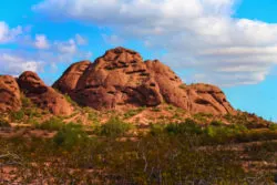 Taylor family hiking at hole in the rock at Papago Park Phoenix Tempe 12