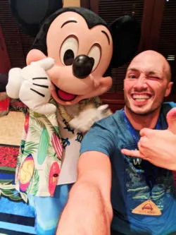 Taylor Family with Mickey Mouse and Minnie Mouse at Disney Aulani 8