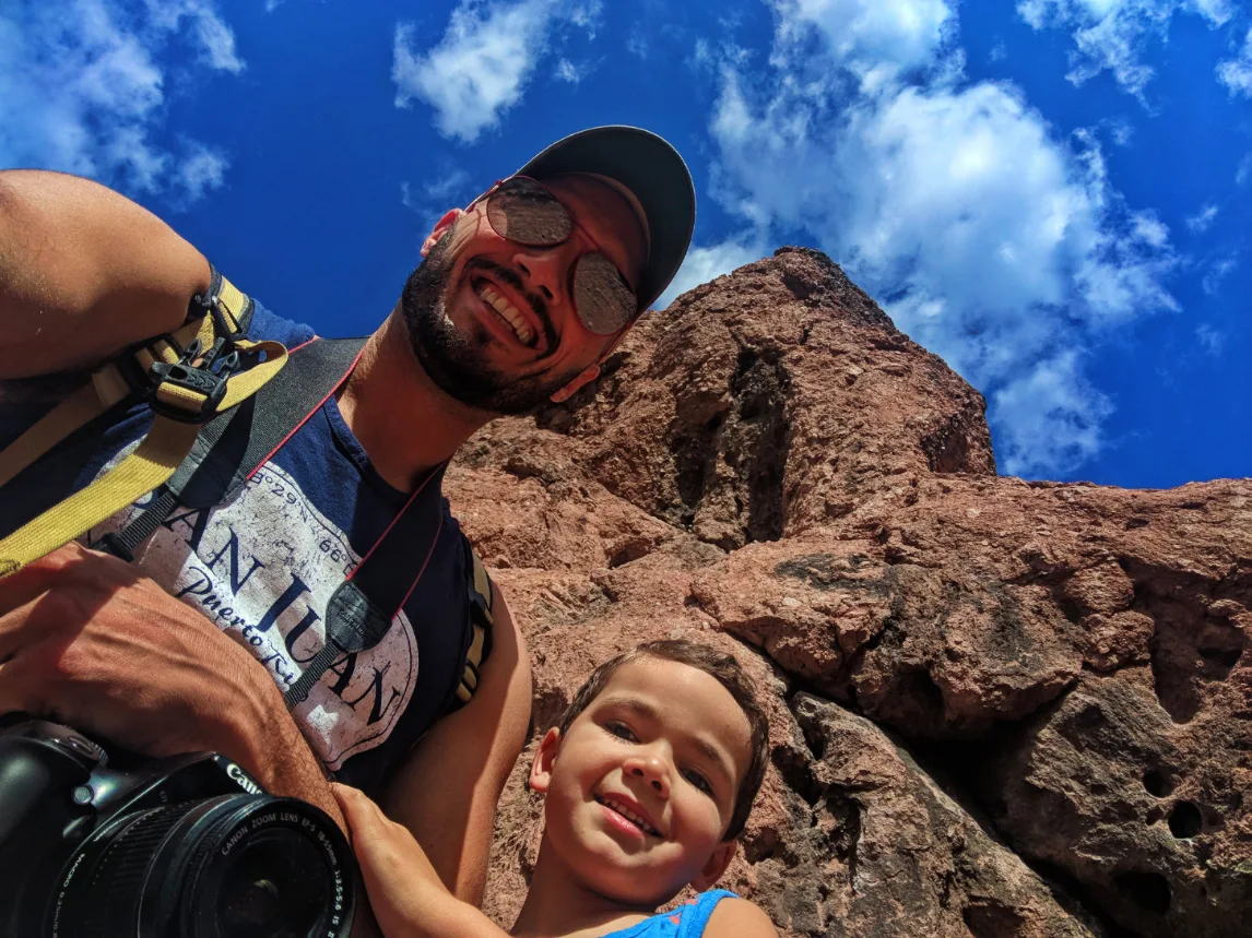 Taylor family hiking at hole in the rock at Papago Park Phoenix Tempe 12