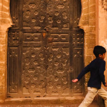 Worldschooling is just as much about experiential learning as it is about travel and traditional education. How to start worldschooling and incorporate travel for learning. 2traveldads.com