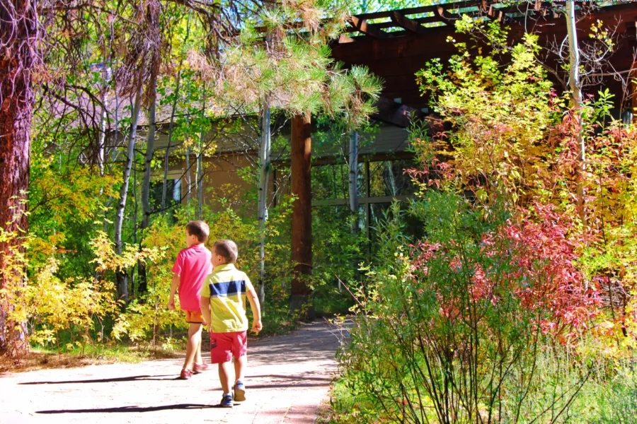 Taylor Family at High Desert Museum Bend Oregon 4