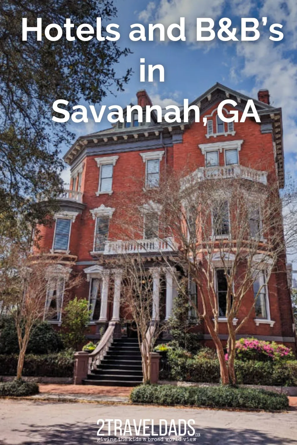 Savannah has plenty of places to stay when you visit. But the hotels in Savanah's historic district are something exceptionally special. If you want to add a little history to your visit, we have a list of some great places to stay that will take you back in time.