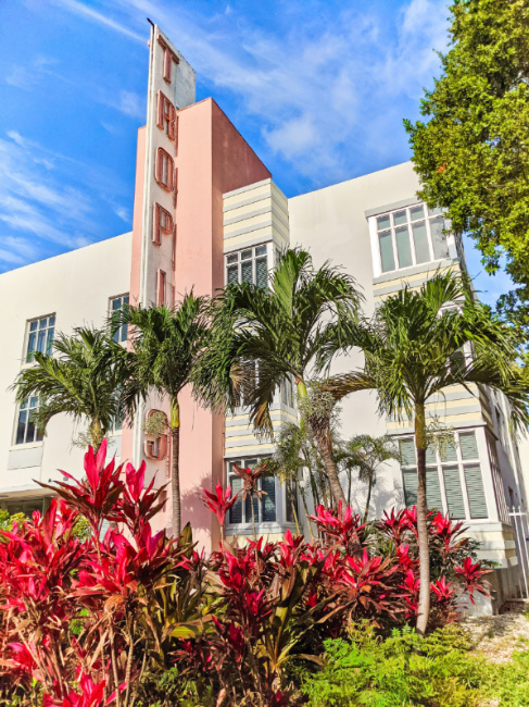 Art Deco Hotels Along Collins Ave South Beach Miami Florida 4