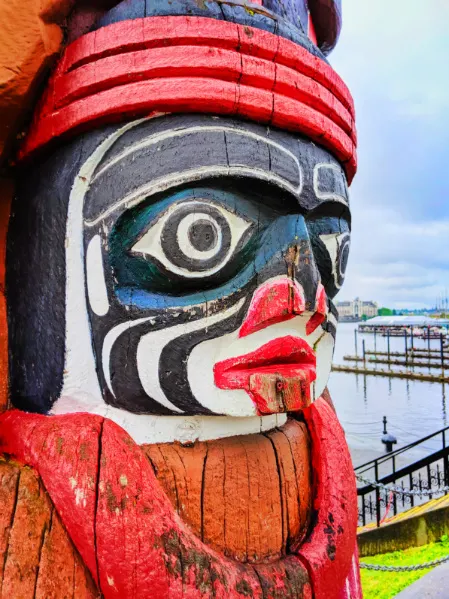 Bear Totem on Inner Harbour Victoria BC 1